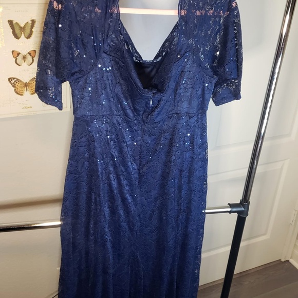 Torrid - Night beautiful Gown! - Picture 13 of 15